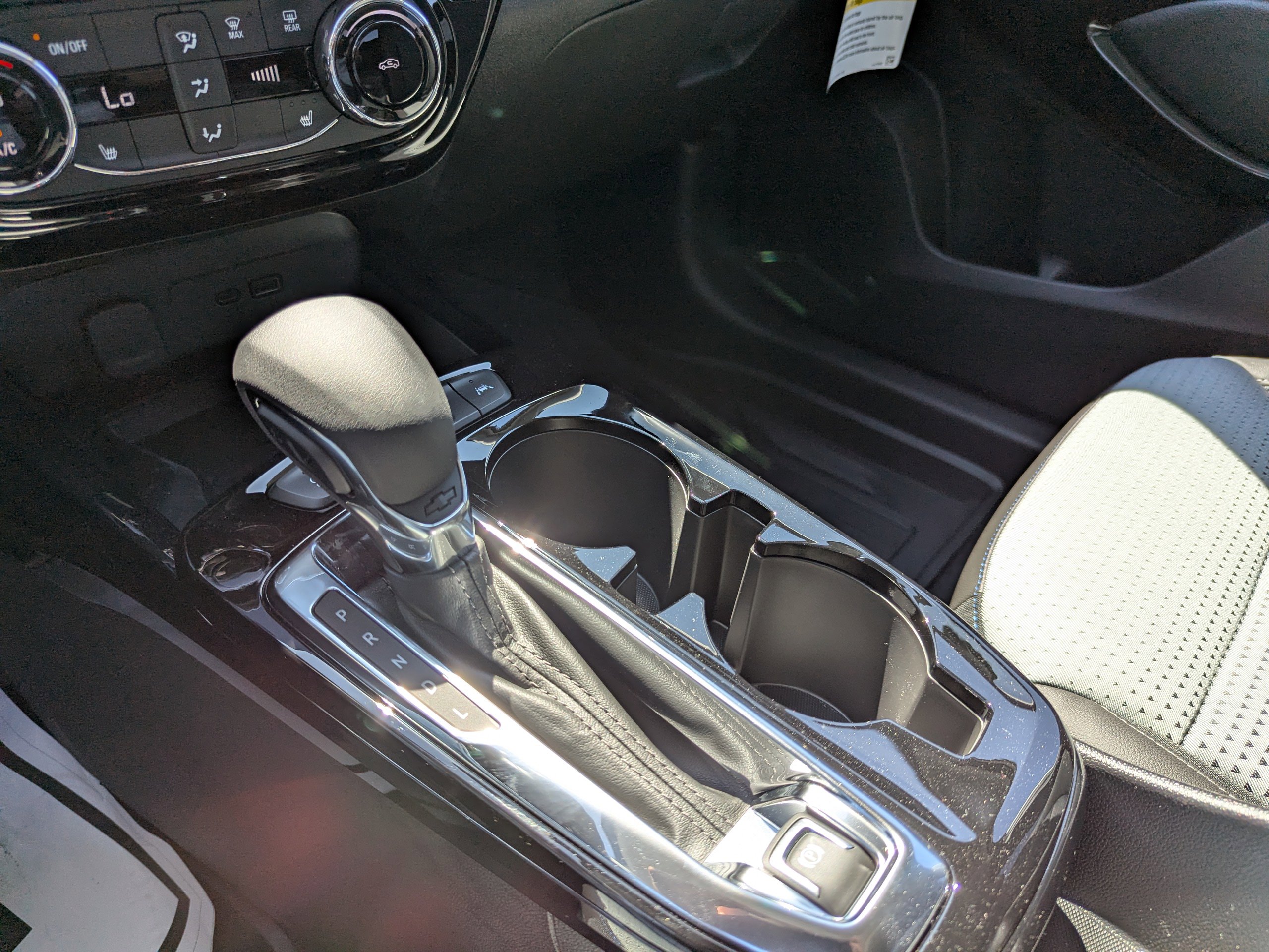 2025 Chevrolet Trax LT photo 22