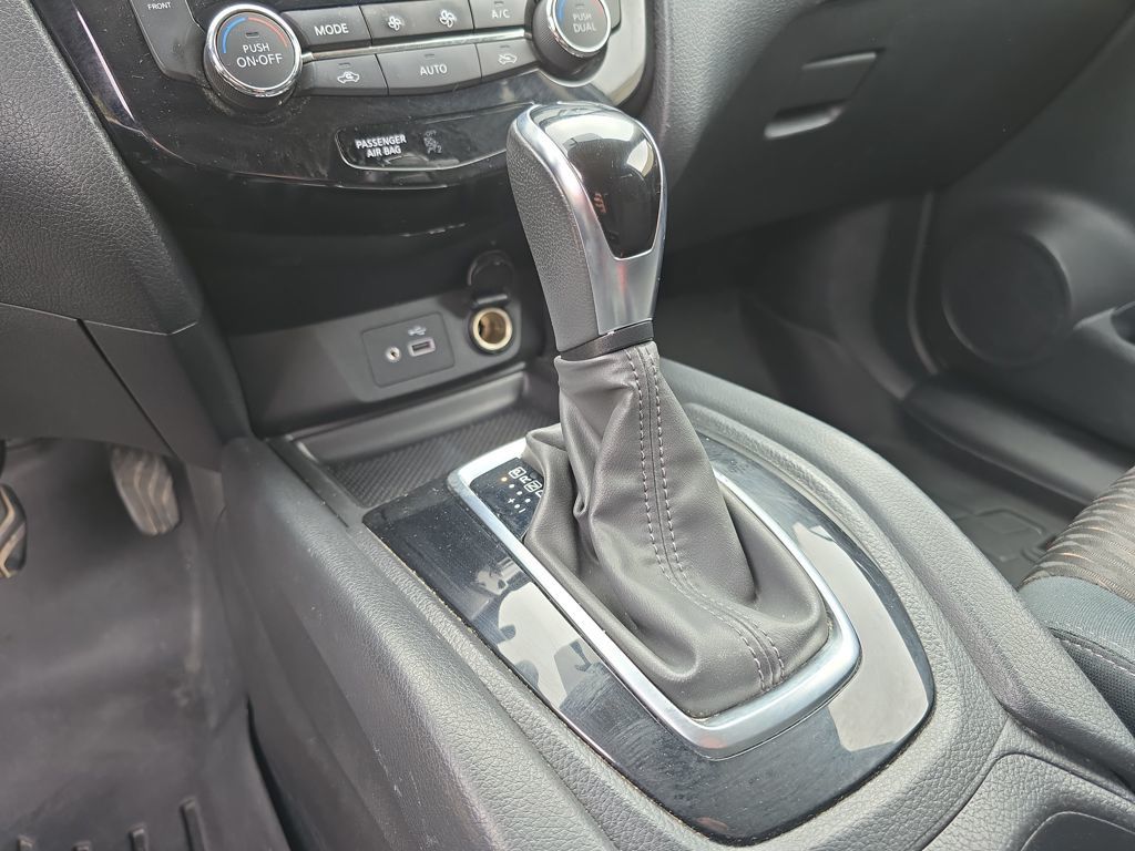 2018 Nissan Rogue SV photo 23