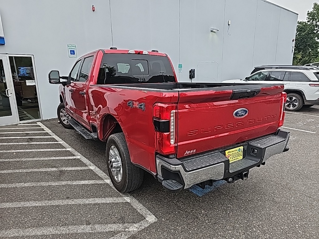 2023 Ford F-350 photo 3