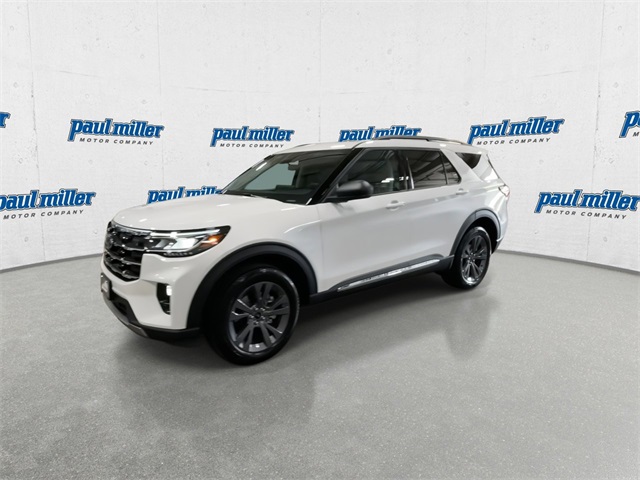 2025 Ford Explorer photo 2