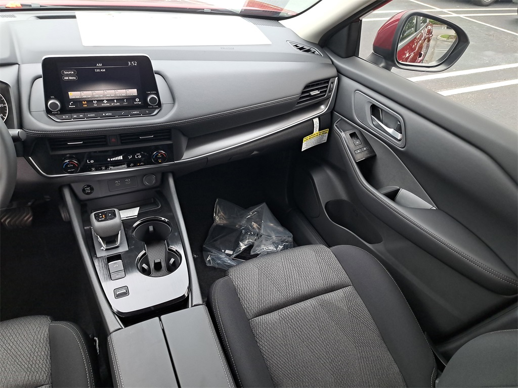 2026 Nissan Rogue SV photo 17