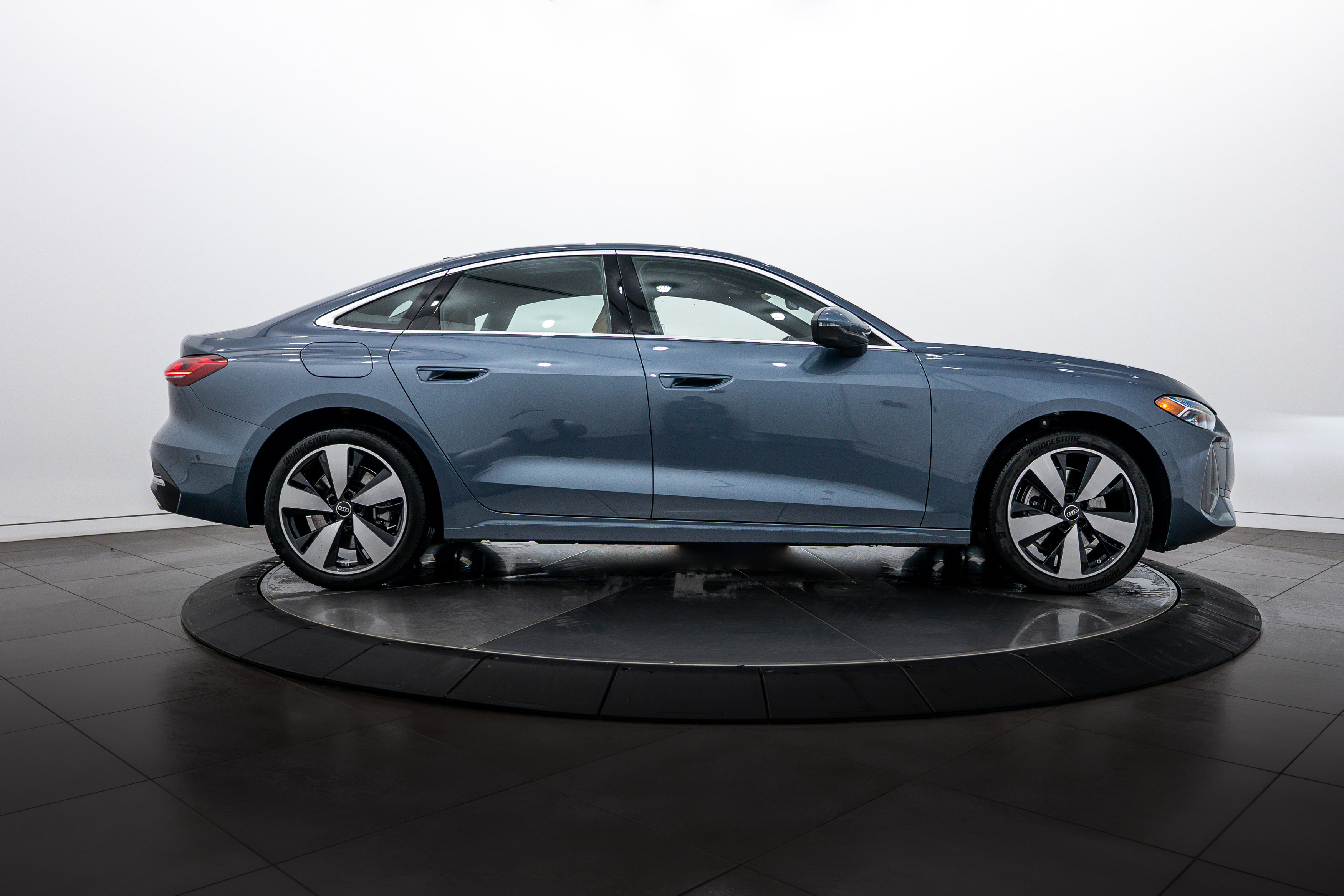 2025 Audi A5 2.0T Prestige photo 3