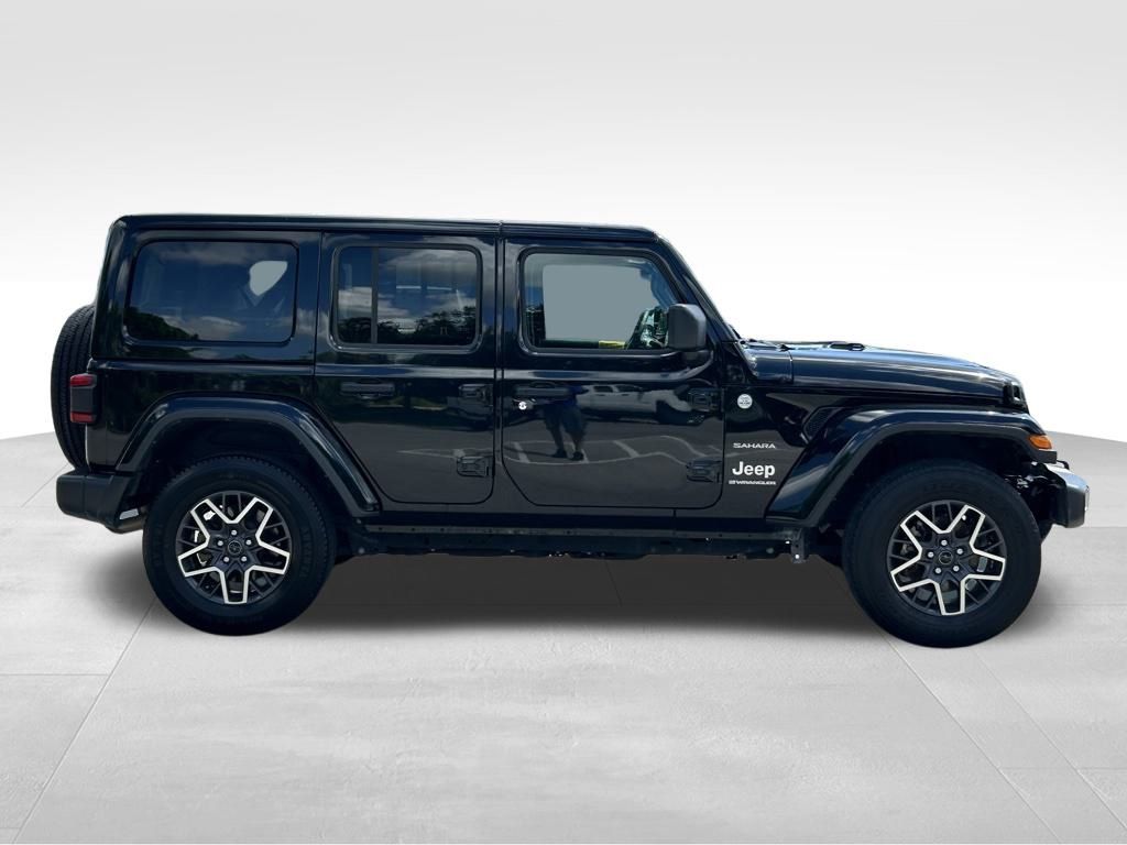 2024 Jeep Wrangler Sahara photo 4