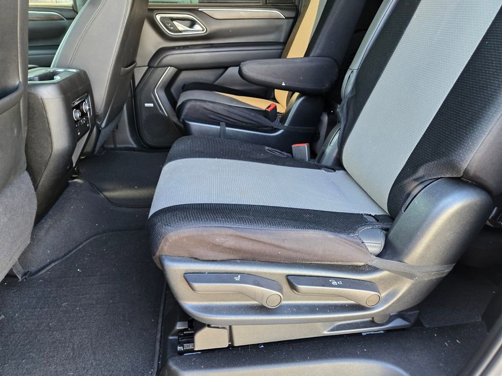 2023 Chevrolet Suburban LT photo 5