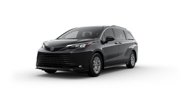 2025 Toyota Sienna XLE's photo