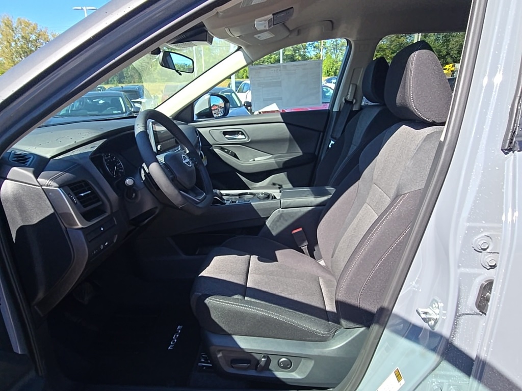 2026 Nissan Rogue SV photo 8