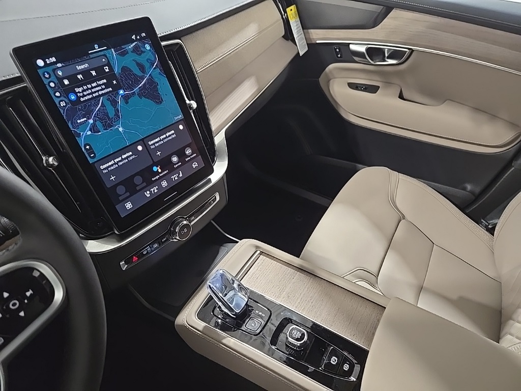 2026 Volvo XC90 B5 Plus photo 10