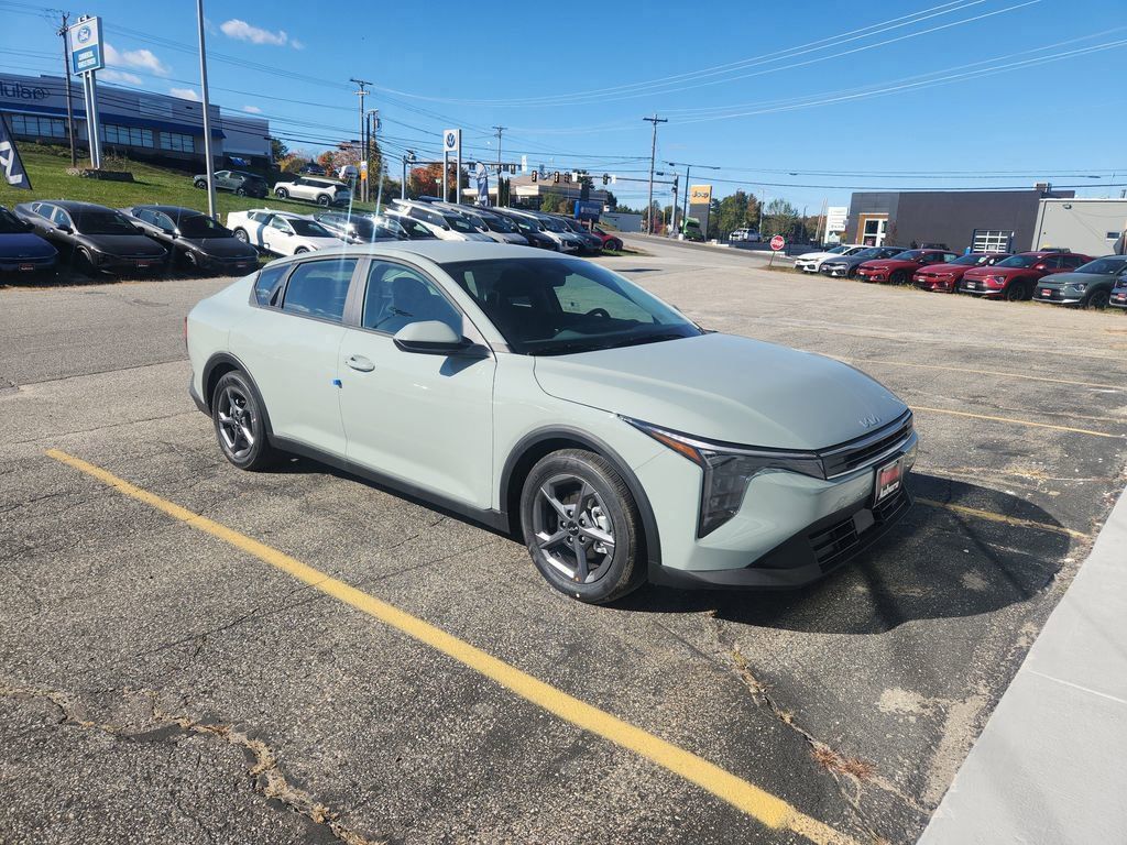 2025 Kia K4 LXS's photo