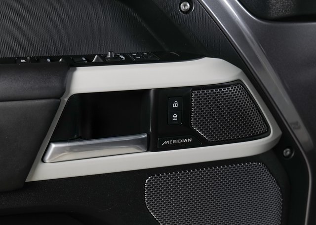 2024 Land Rover Defender 110 X-Dynamic SE photo 21