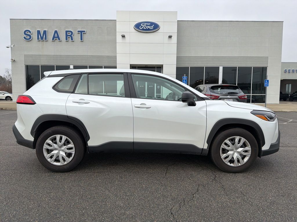 2025 Toyota Corolla Cross L's photo