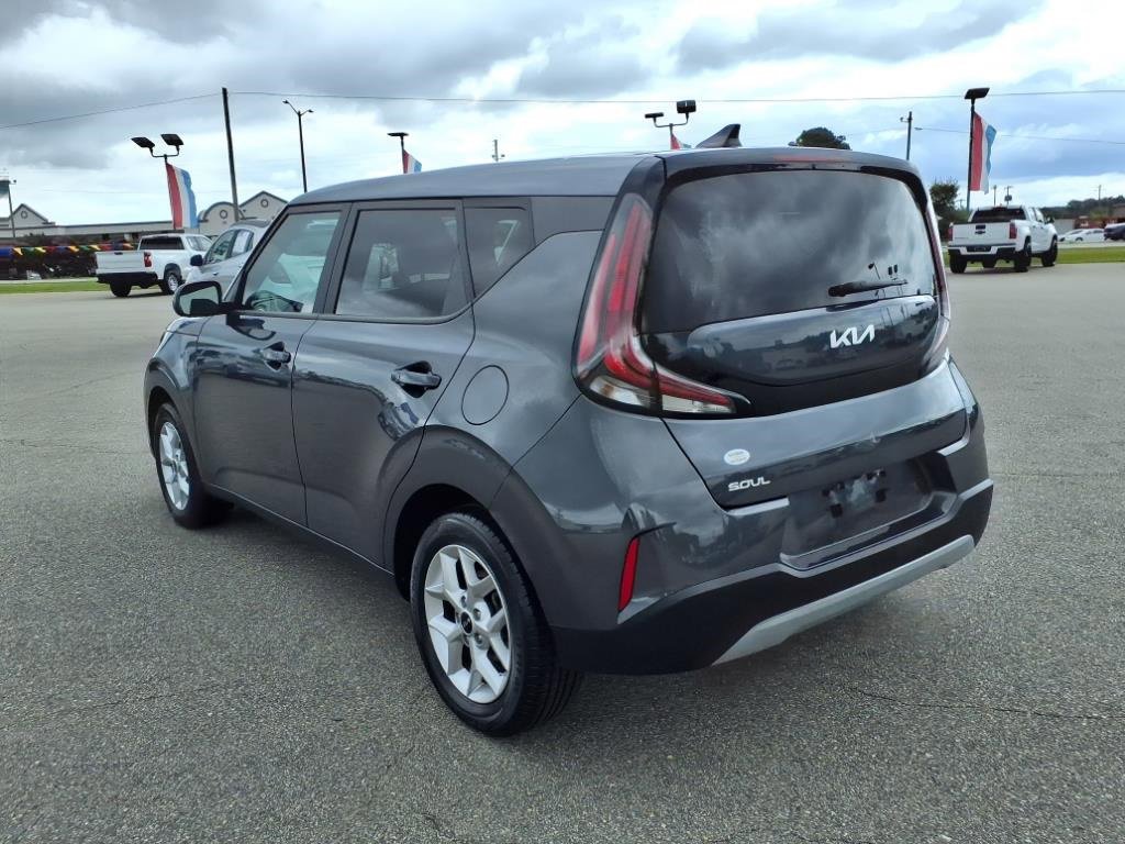 2023 Kia Soul LX photo 3