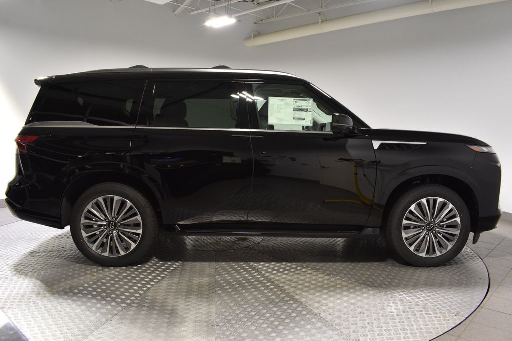 2026 Infiniti QX80 Luxe photo 5