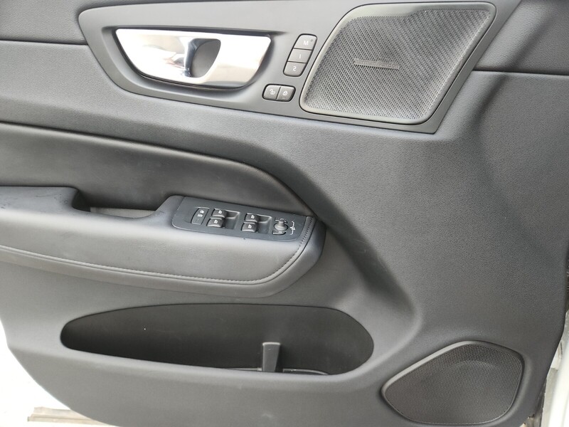 2023 Volvo XC60 B5 Plus photo 26