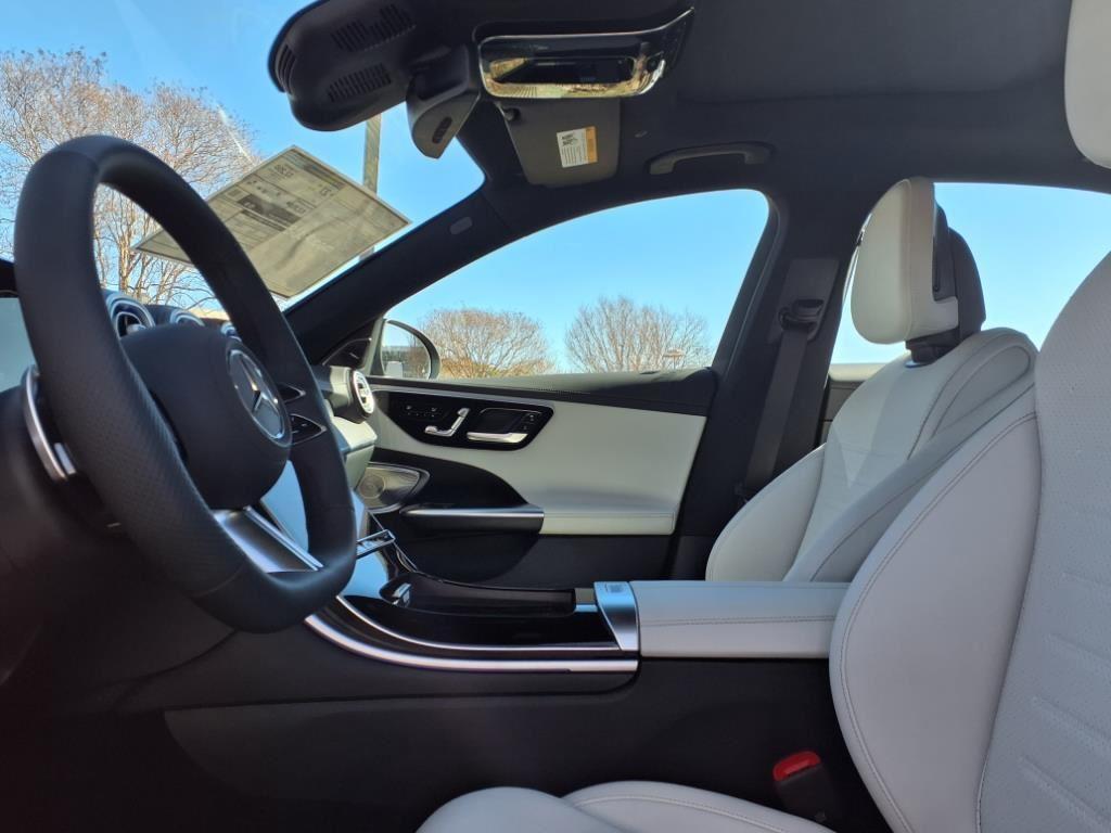 2025 Mercedes Benz C 300 4MATIC photo 4