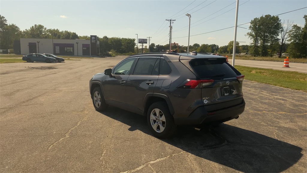 2019 Toyota RAV4 XLE photo 3