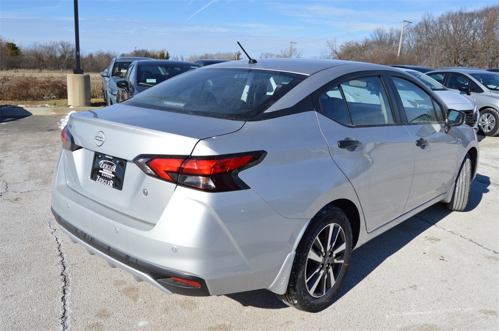2025 Nissan Versa S photo 6