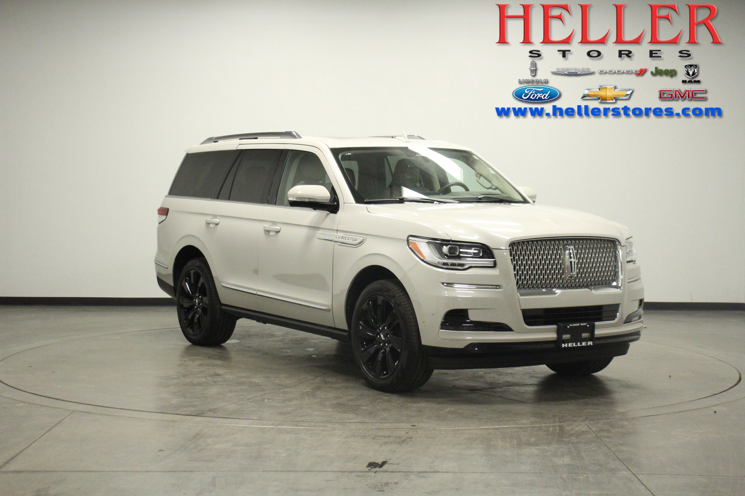 Used 2024 Ceramic Pearl Metallic Tri-Coat Lincoln Reserve image 1