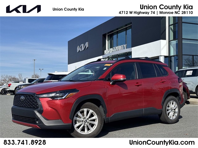 2022 Toyota Corolla Cross LE's photo