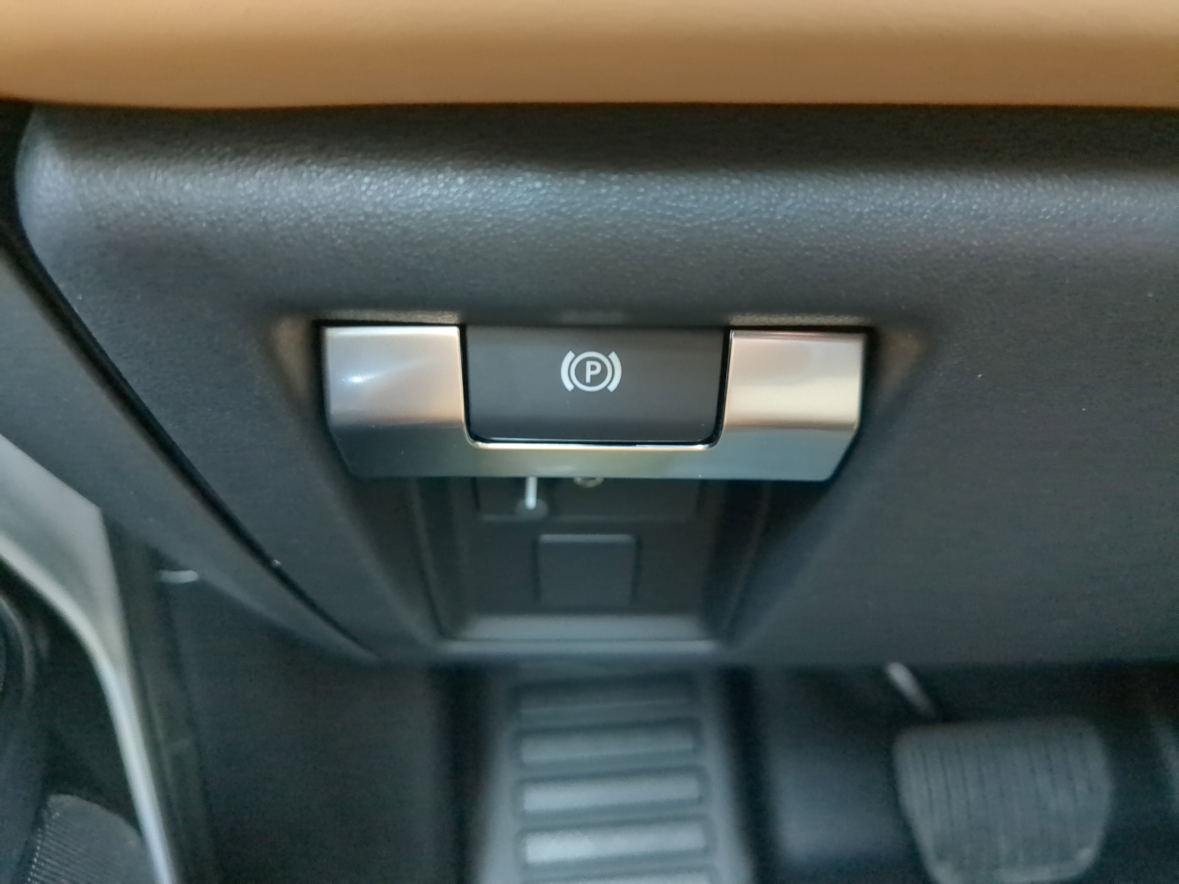 2025 Land Rover Defender X-Dynamic SE photo 19