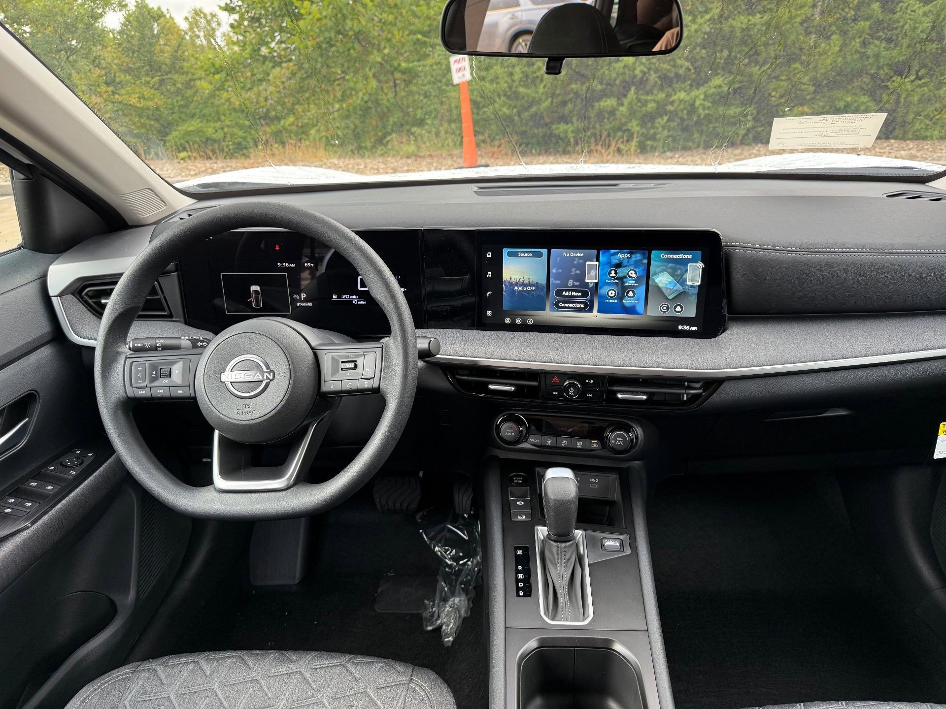 2026 Nissan Kicks SV photo 9