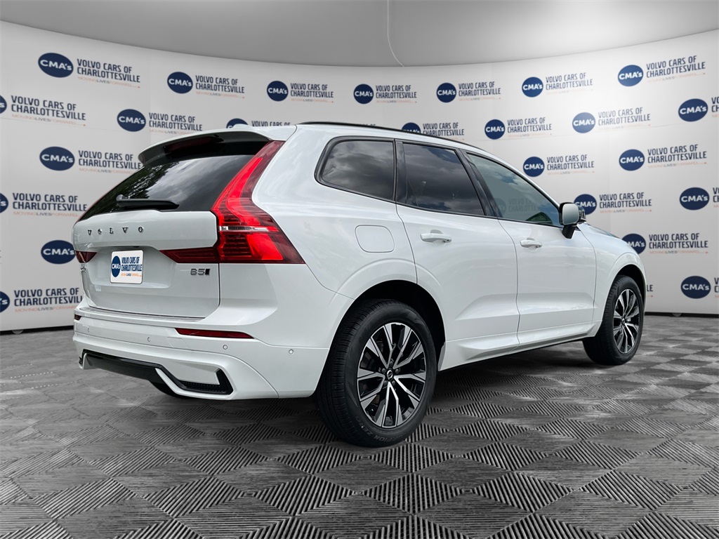 2025 Volvo XC60 B5 Plus photo 5