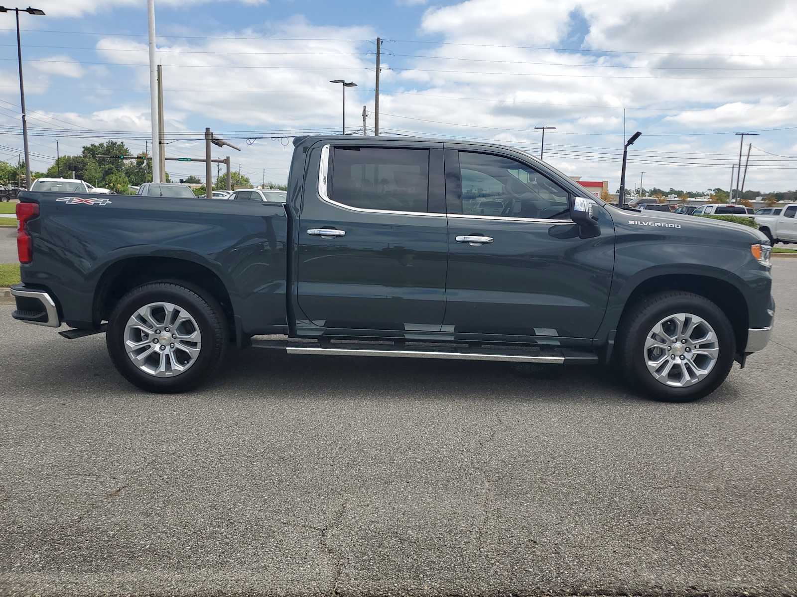 2025 Chevrolet Silverado 1500 LTZ photo 7
