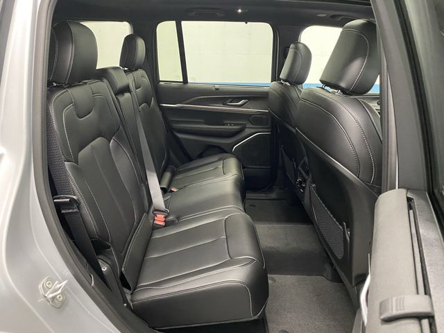2025 Jeep Grand Cherokee Limited photo 33