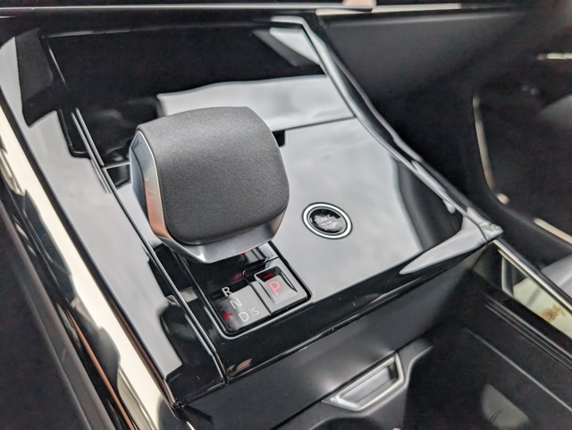 2025 Land Rover Range Rover Sport SE photo 14