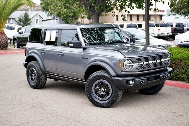 Used 2022 Gray Ford Badlands image 2