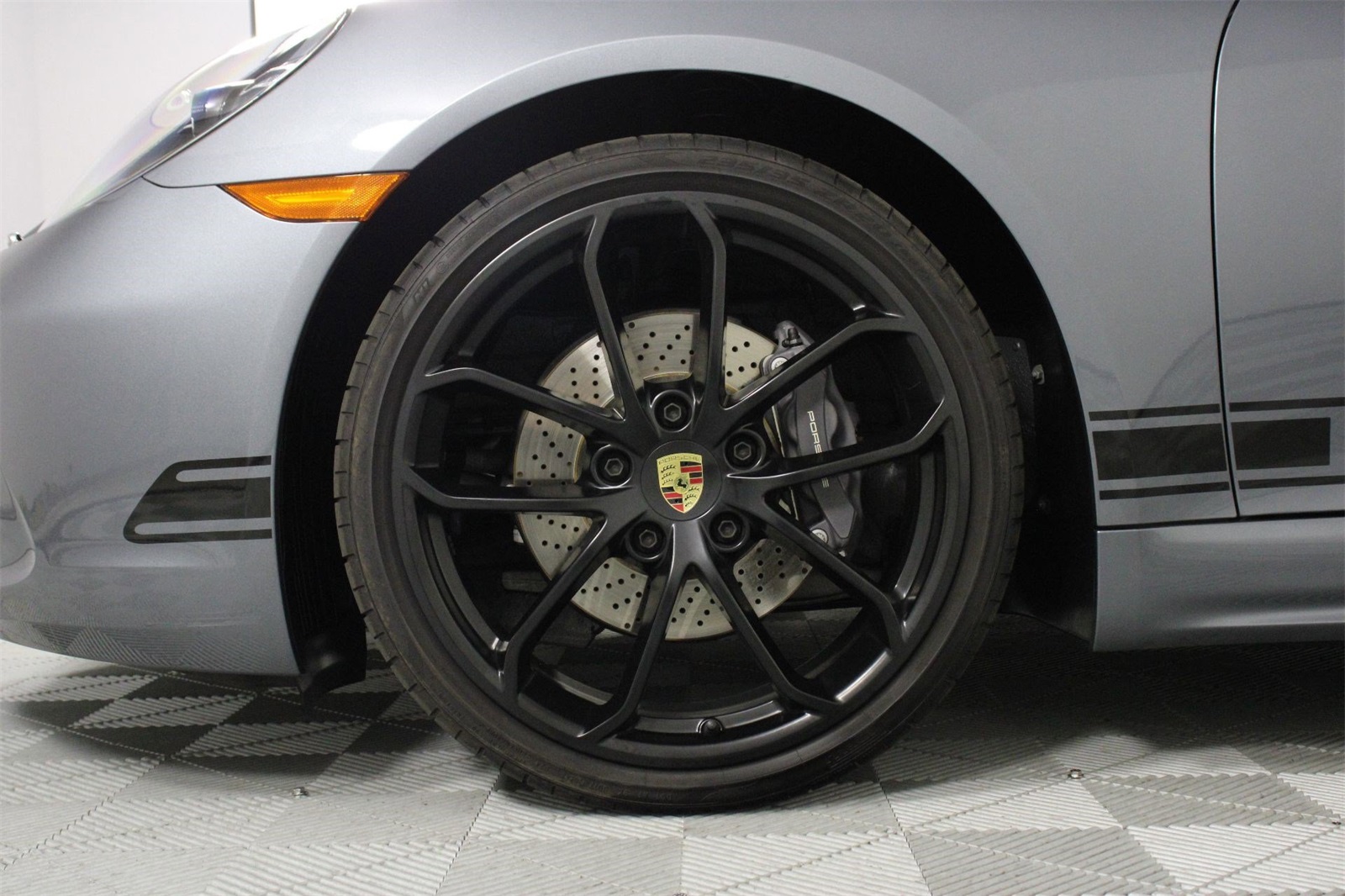 2025 Porsche Cayman photo 24