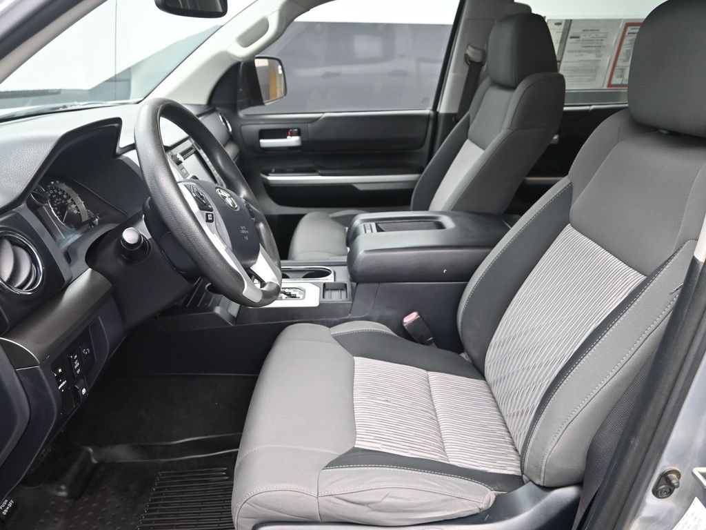 2017 Toyota Tundra SR5 photo 10