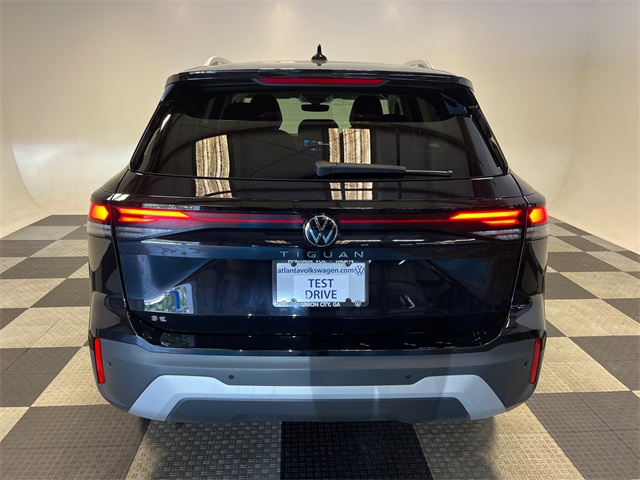 2025 Volkswagen Tiguan SE photo 3