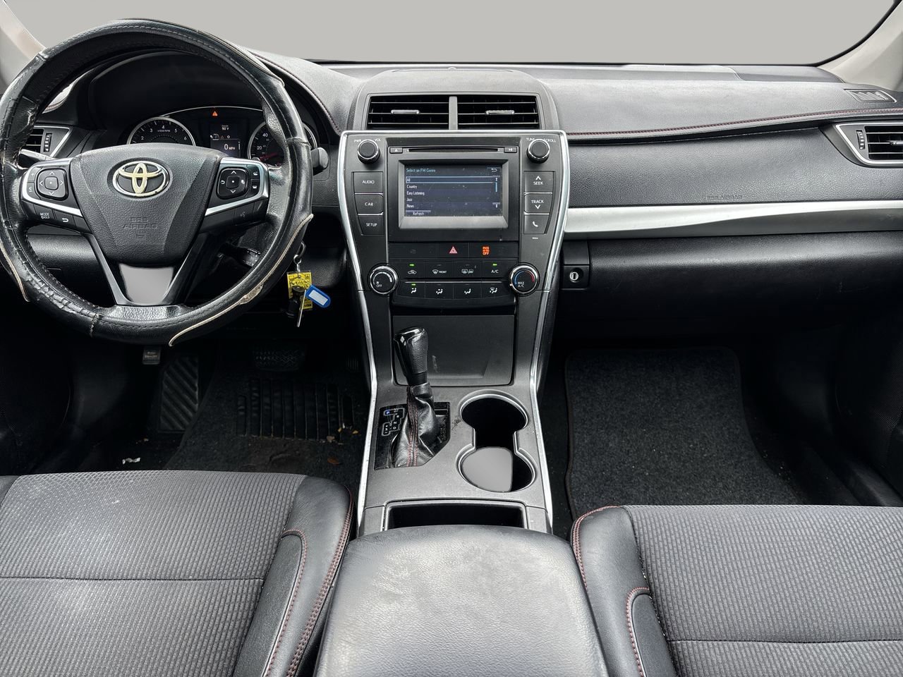 2017 Toyota Camry SE photo 9