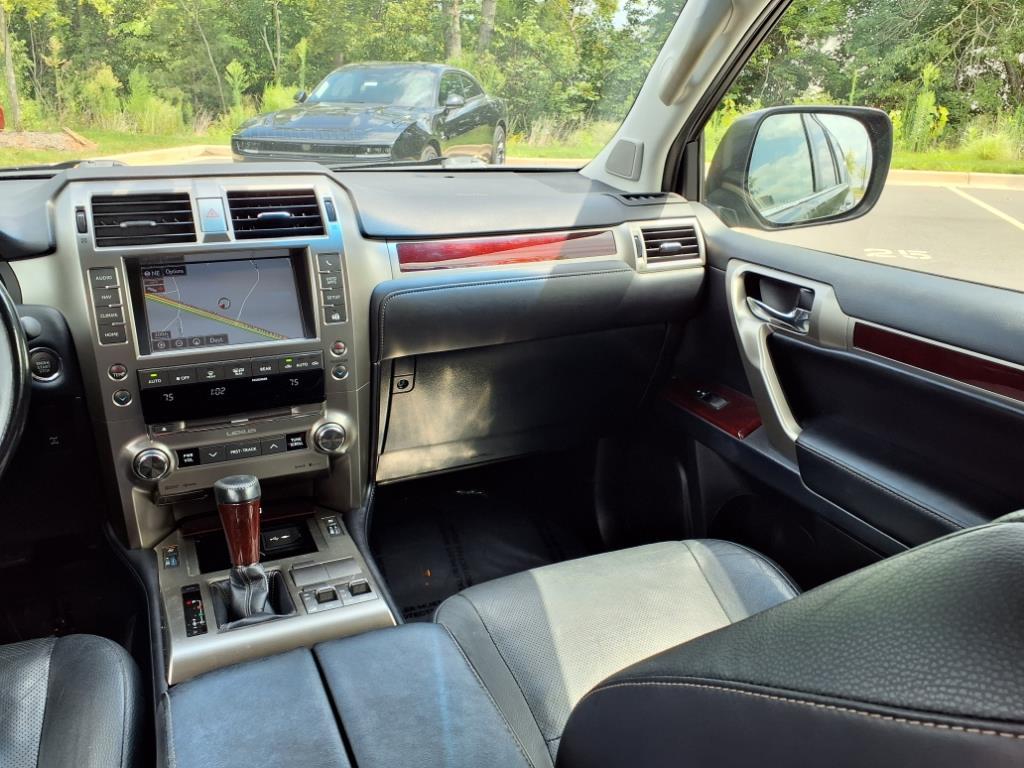2017 Lexus GX 460 Luxury photo 29