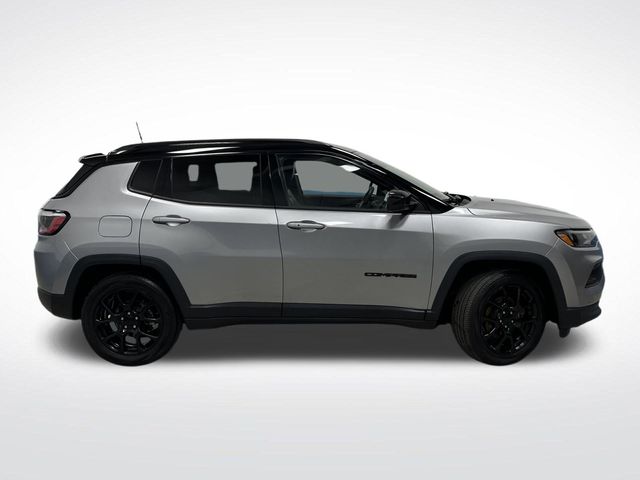 2022 Jeep Compass North Edition Latitude photo 2