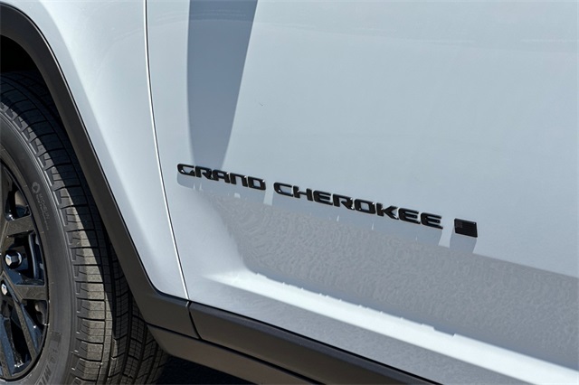 2025 Jeep Grand Cherokee Altitude photo 26