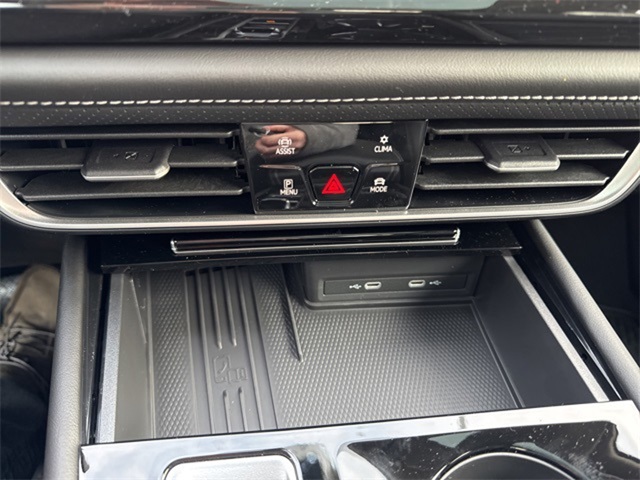 2025 Volkswagen Atlas SE Technology photo 23