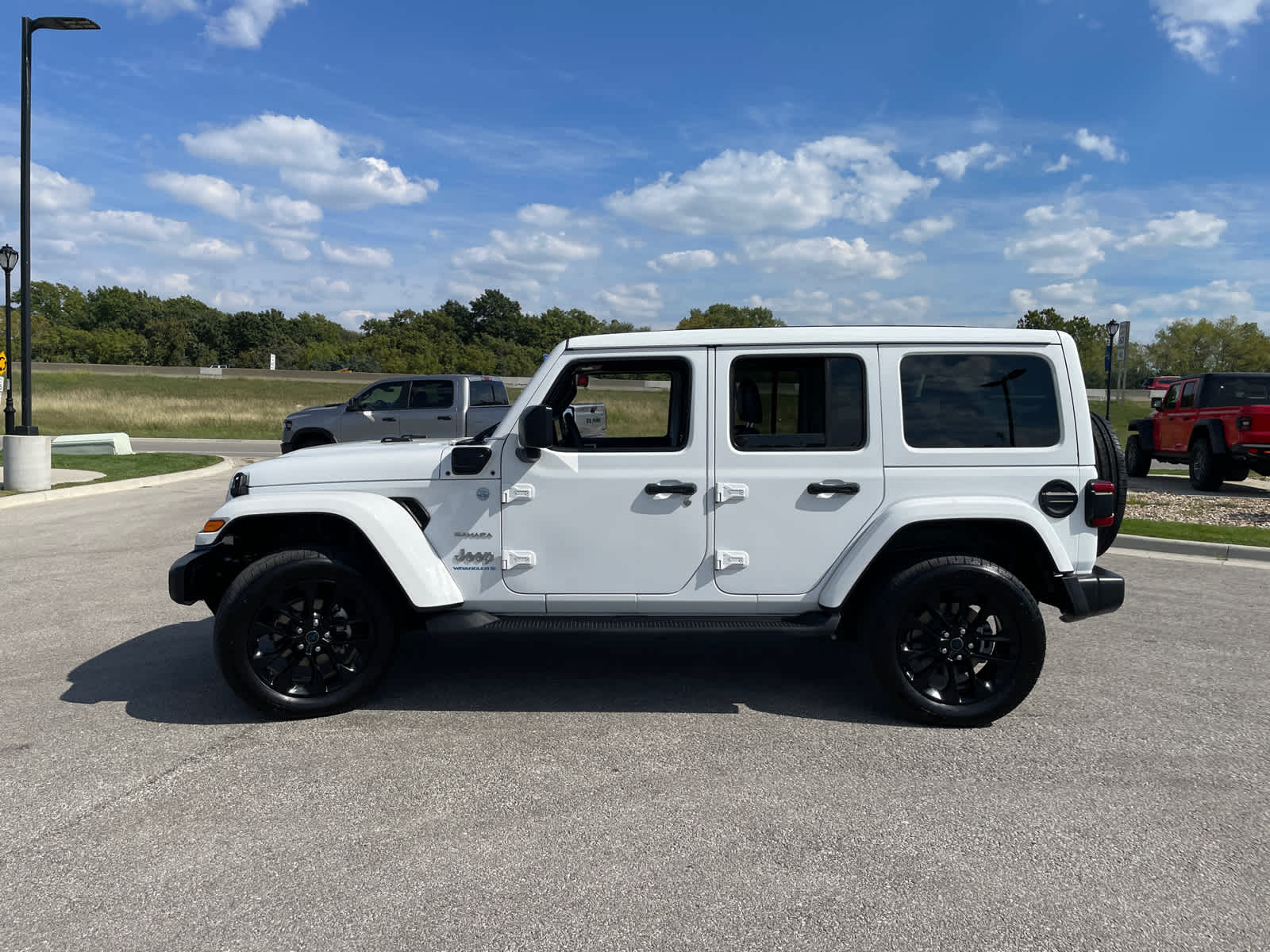 2024 Jeep Wrangler 4xe Sahara photo 4