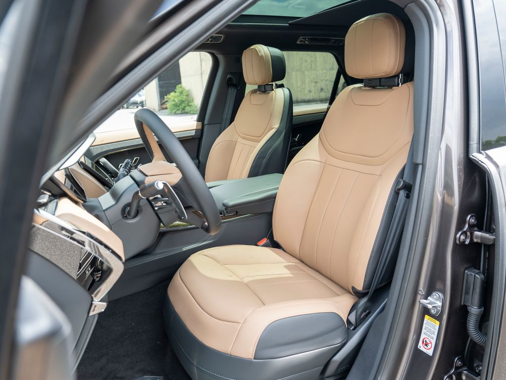 2025 Land Rover Range Rover Sport SE photo 10