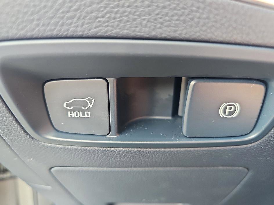 2023 Genesis GV70 2.5T Sport photo 19