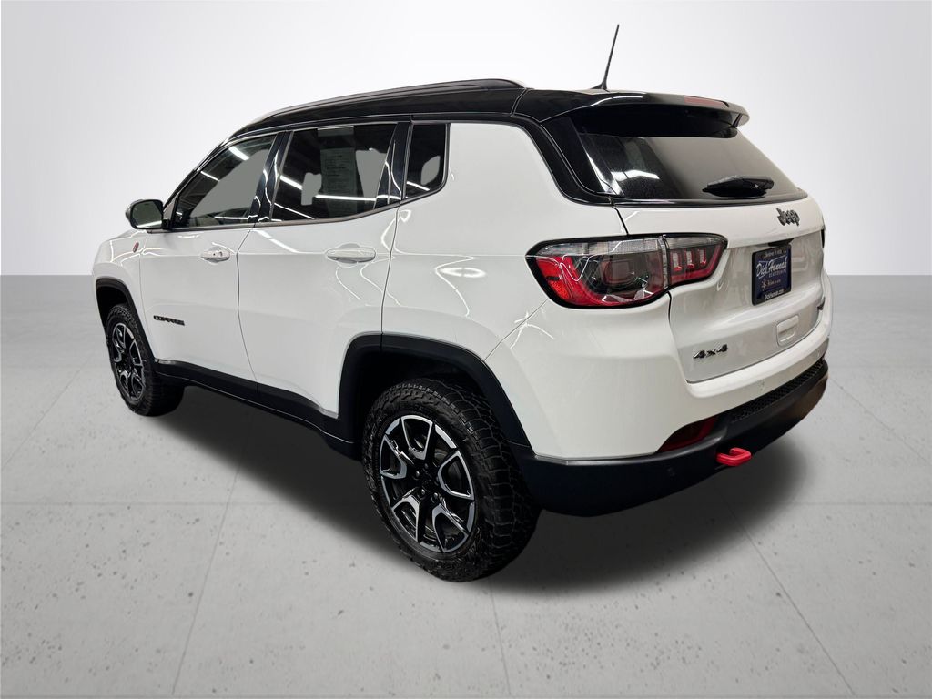 2024 Jeep Compass Trailhawk photo 3