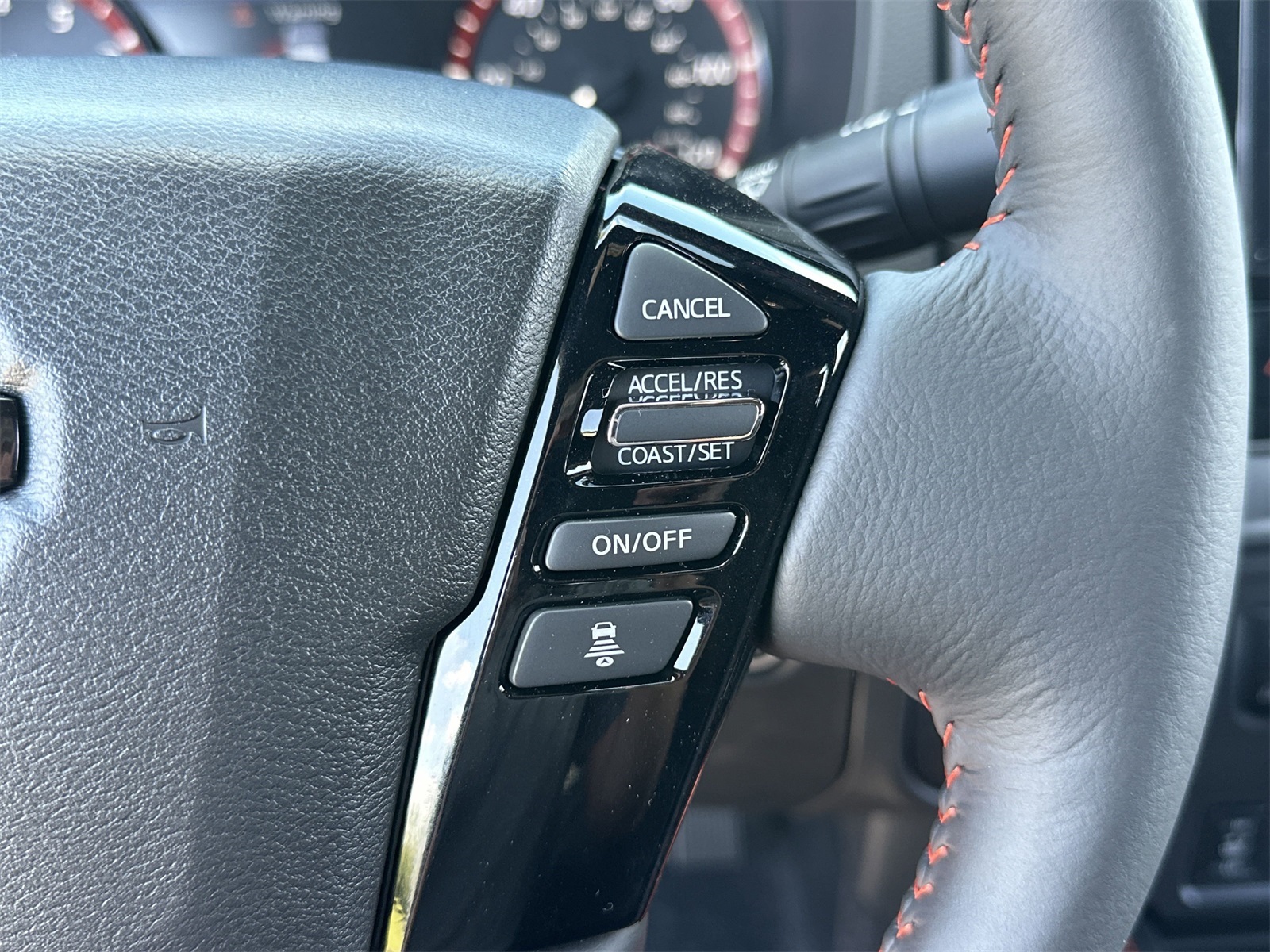 2025 Nissan Frontier PRO-4X photo 13