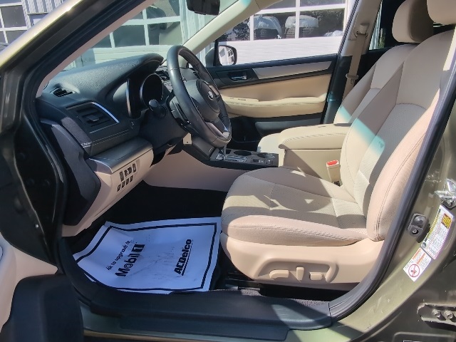 2019 Subaru Outback 2.5i Premium photo 11