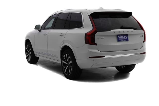 2025 Volvo XC90 B5 Core photo 5