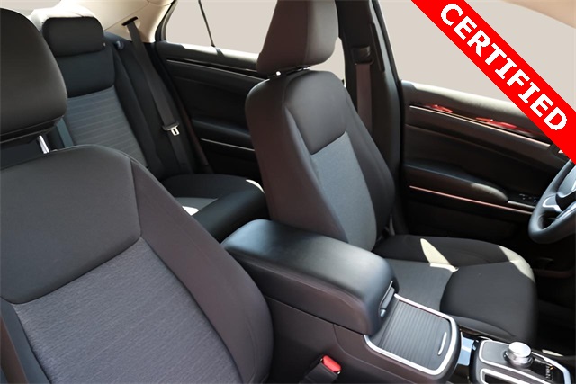 2023 Chrysler 300 Touring photo 15