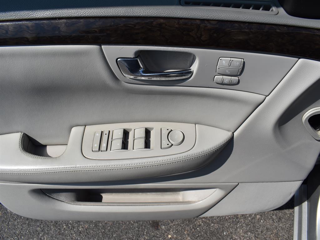 2008 Cadillac DTS photo 12