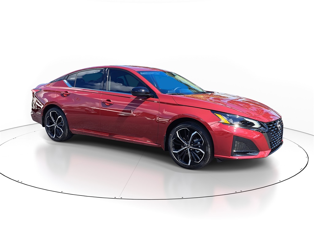 2025 Nissan Altima 2.5 SR photo 2