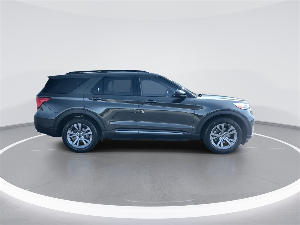2023 Ford Explorer XLT photo 9
