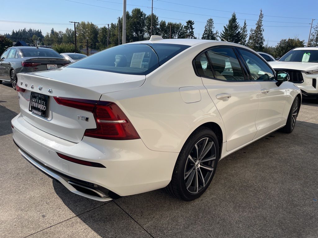 2021 Volvo S60 T5 Momentum photo 5