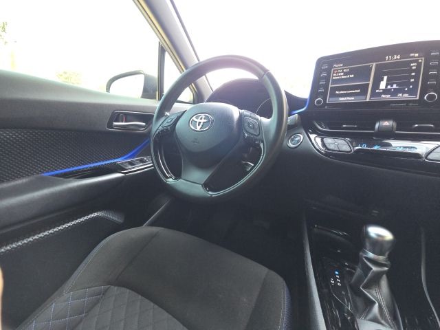2020 Toyota C-HR XLE photo 20